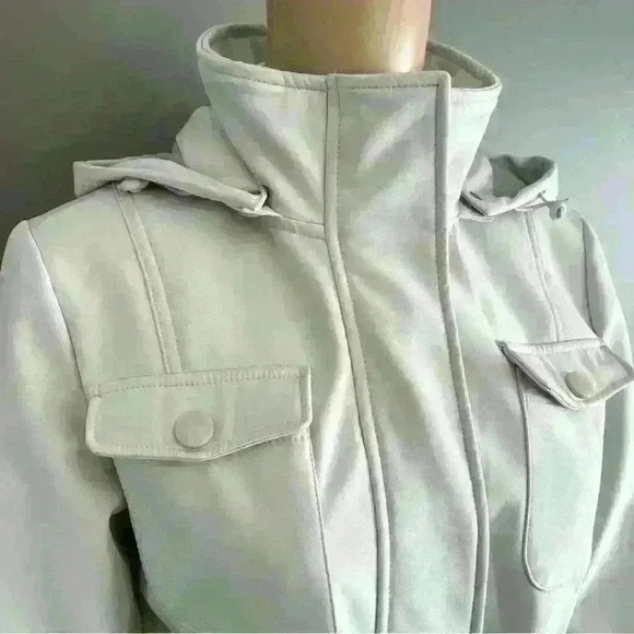 Novelti Light gray softshell jacket with belt. Removable hood Size: Medium. - Picture 2 of 6